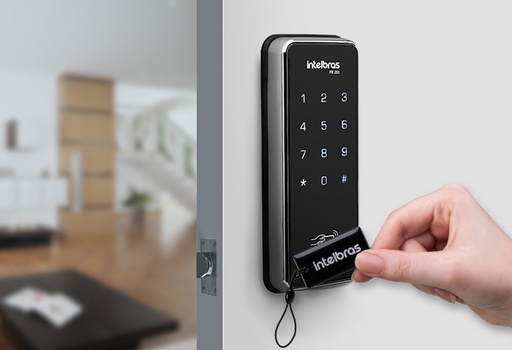 [FR201] La FR 201 puede ser abierta con hasta 4 contraseñas pot teclado touch o llavero RFID (tarjeta de proximidad
